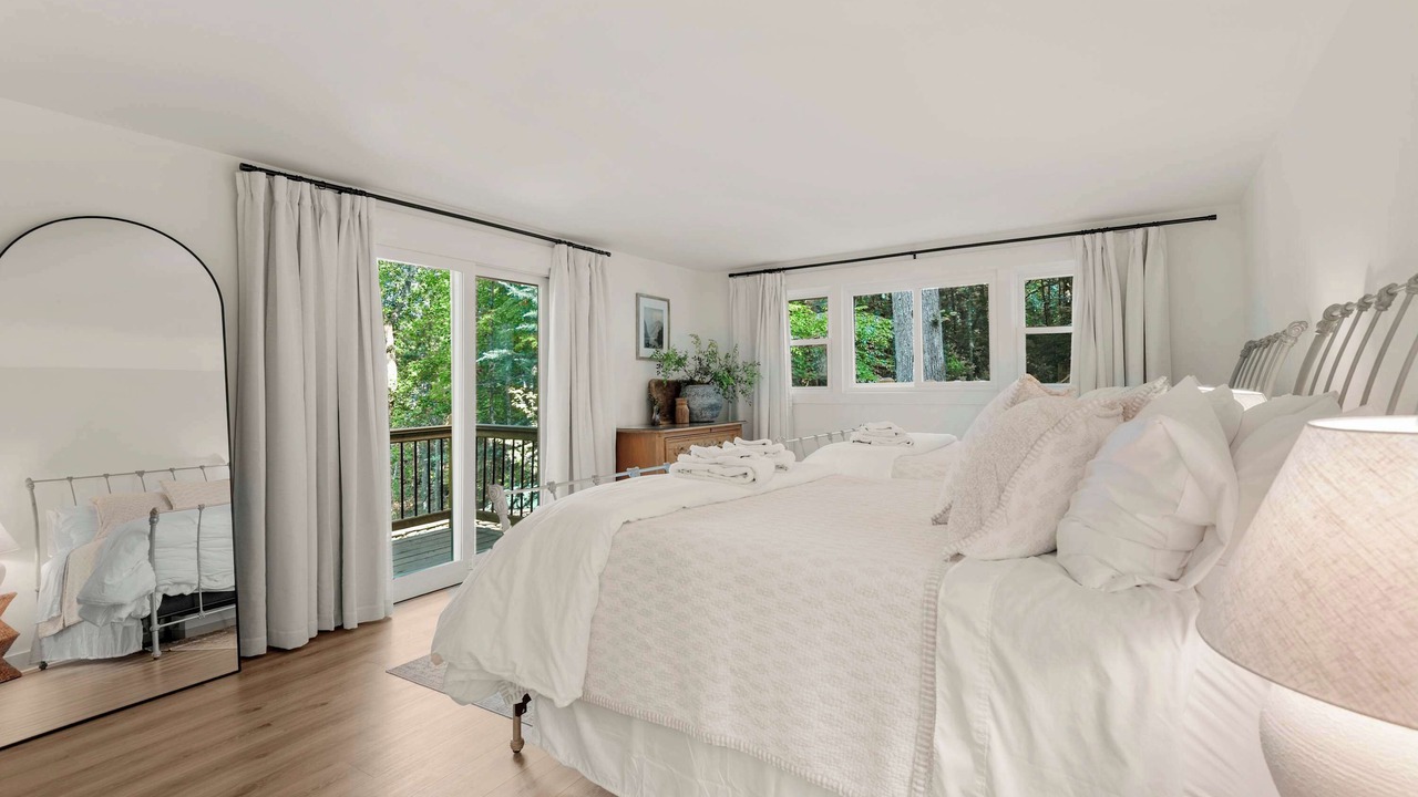 Photo of Bedroom in Hendersonville