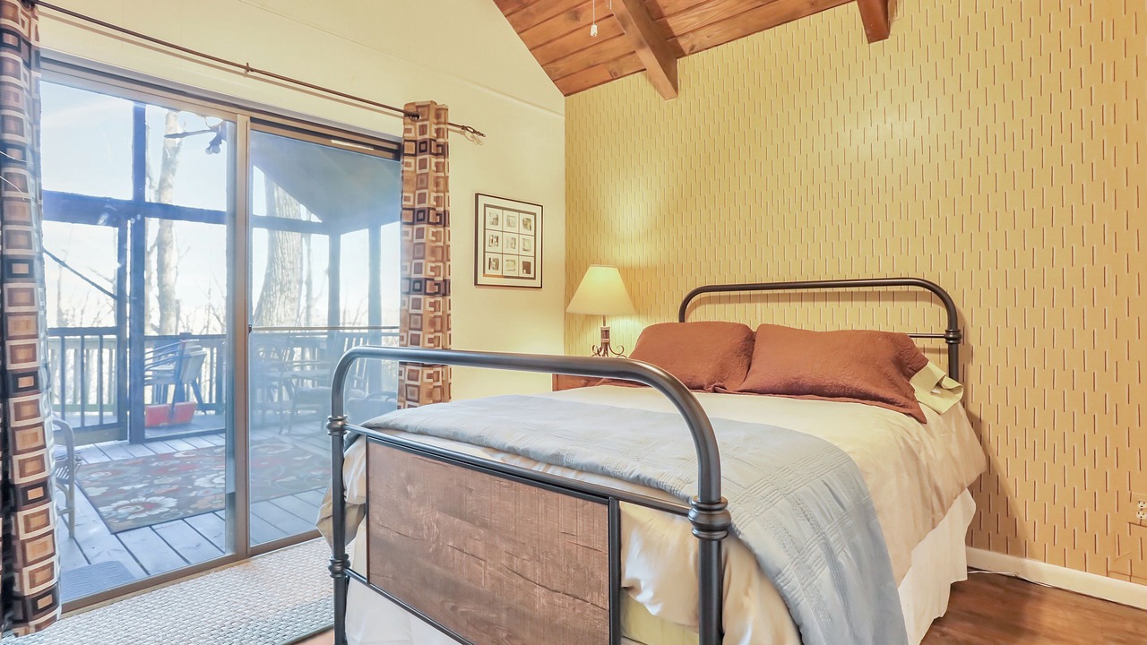 Photo of Bedroom in Berkeley Springs