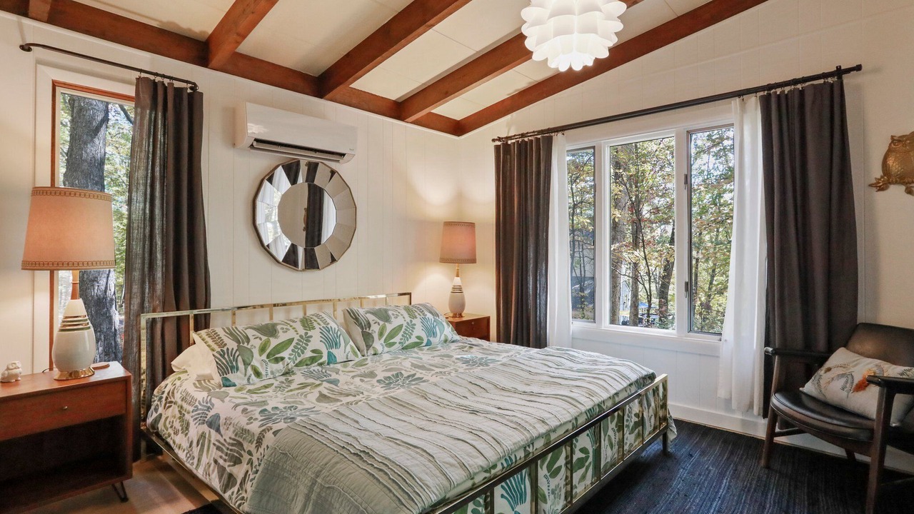 Photo of Bedroom in Berkeley Springs