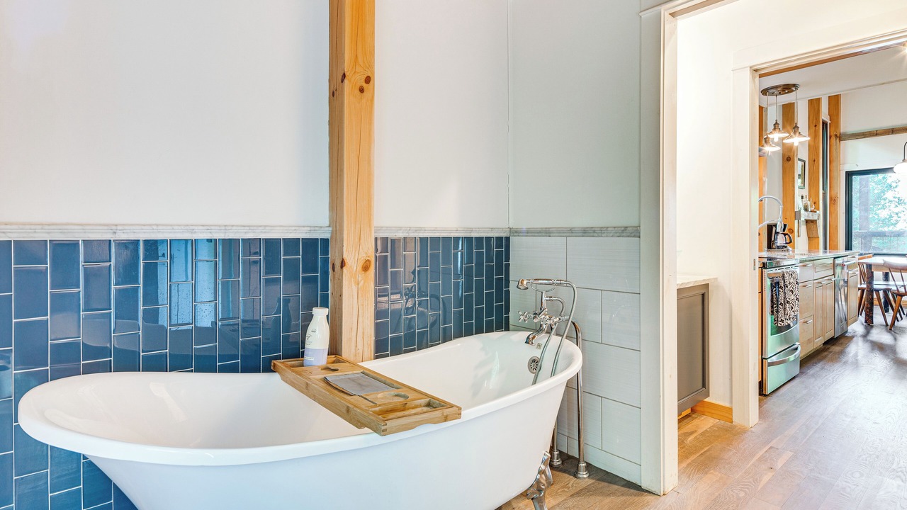 Photo of Bathroom in Old Fort