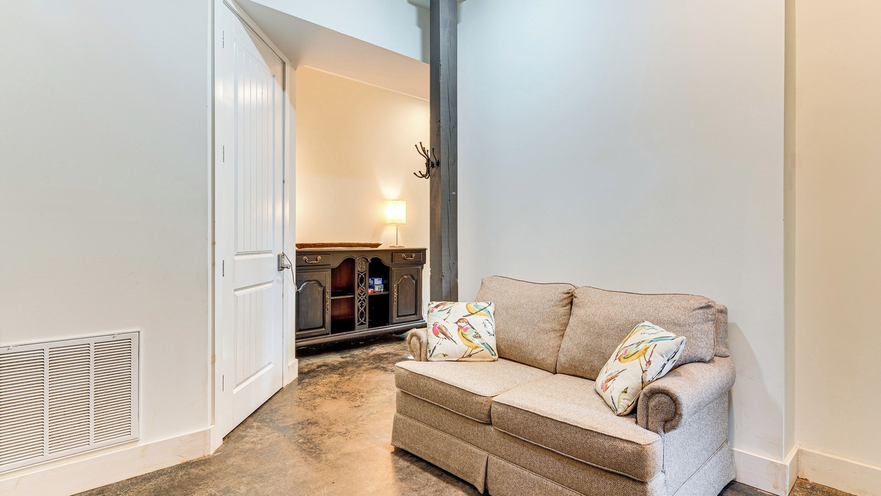 Photo of Livingroom in Old Fort