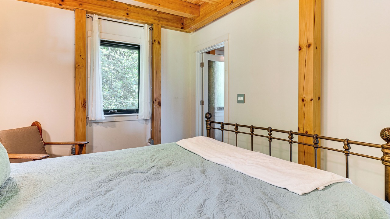 Photo of Bedroom in Old Fort