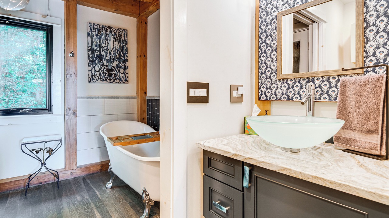 Photo of Bathroom in Old Fort
