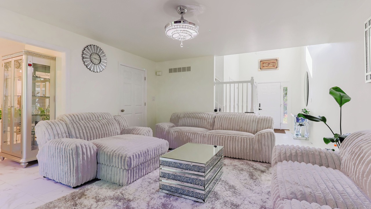 Photo of Livingroom in Lexington