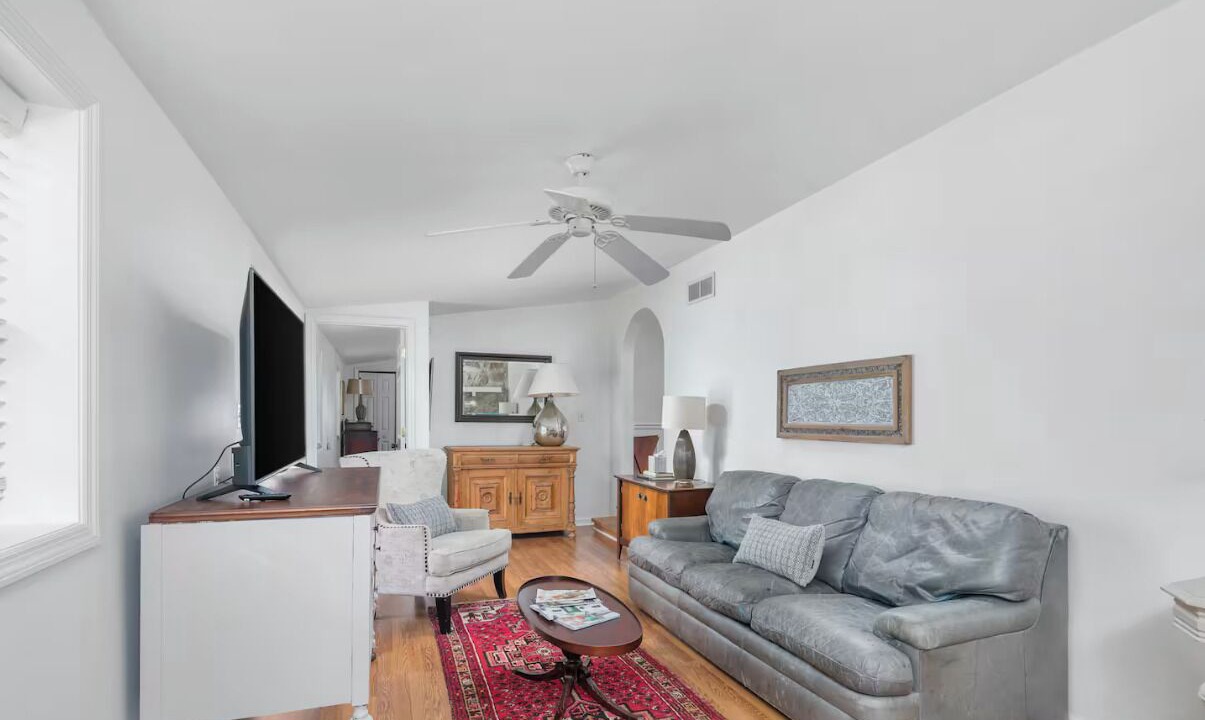 Photo of Livingroom in Lexington