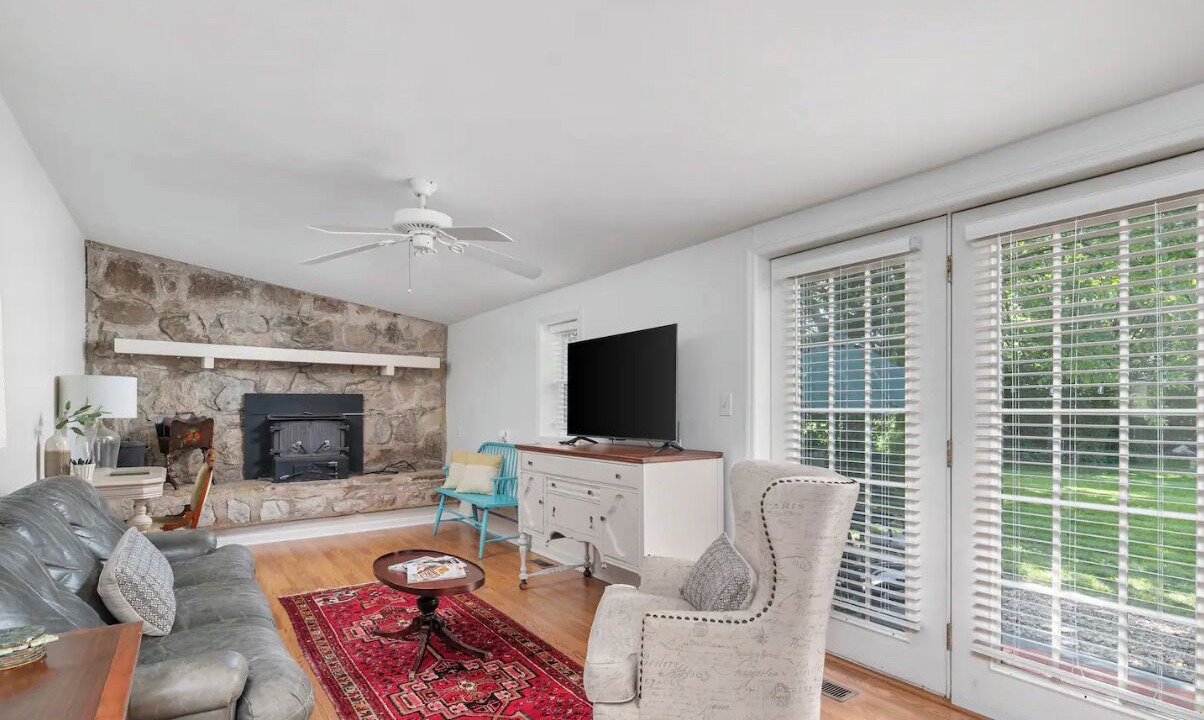 Photo of Livingroom in Lexington