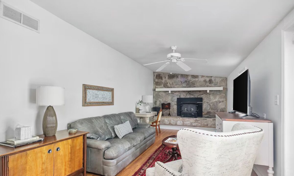 Photo of Livingroom in Lexington