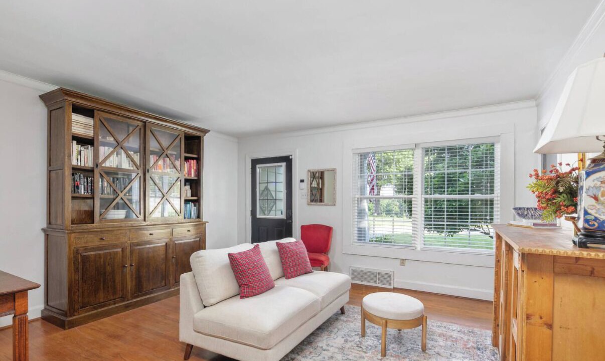 Photo of Livingroom in Lexington
