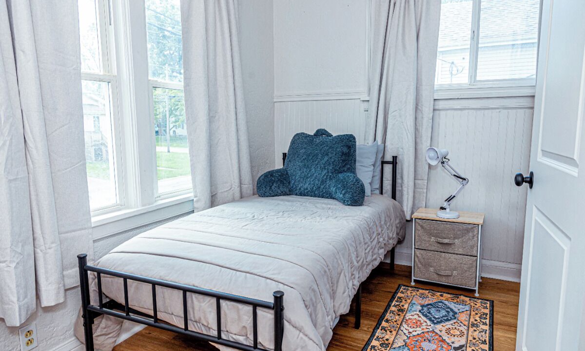 Photo of Bedroom in Roselawn Finance