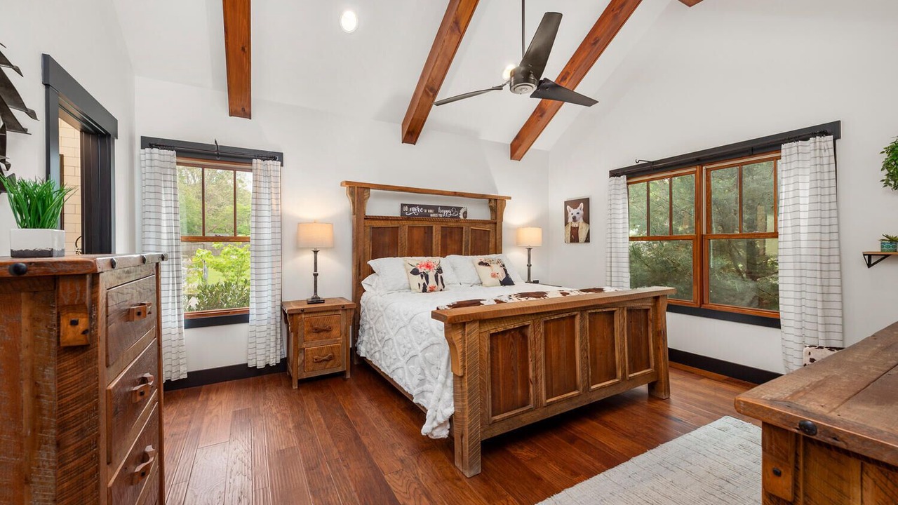Photo of Bedroom in Swannanoa