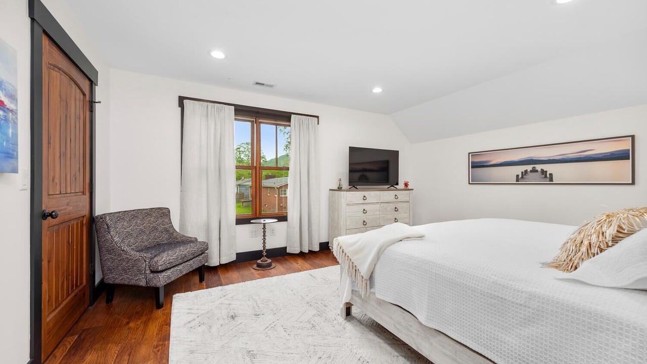 Photo of Bedroom in Swannanoa