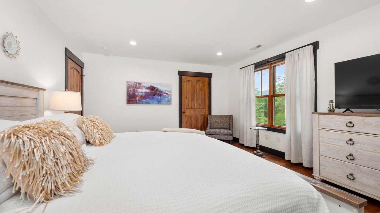 Photo of Bedroom in Swannanoa