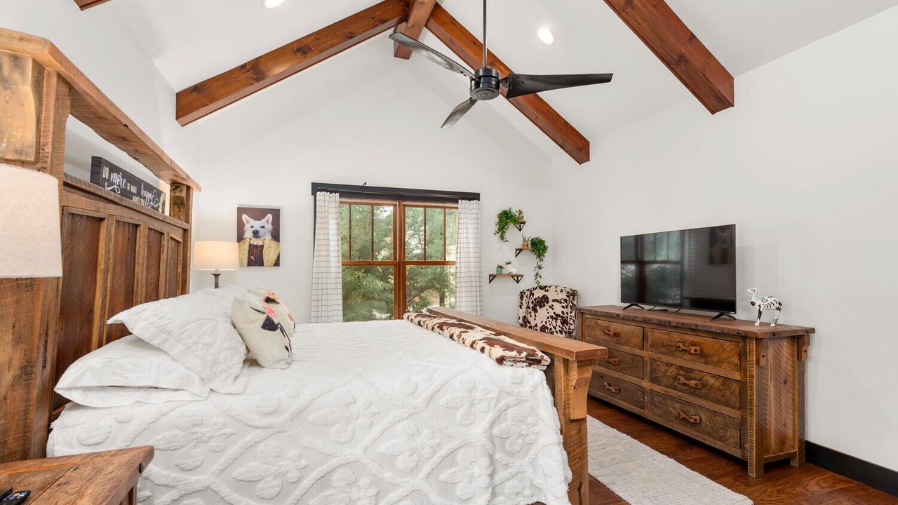Photo of Bedroom in Swannanoa