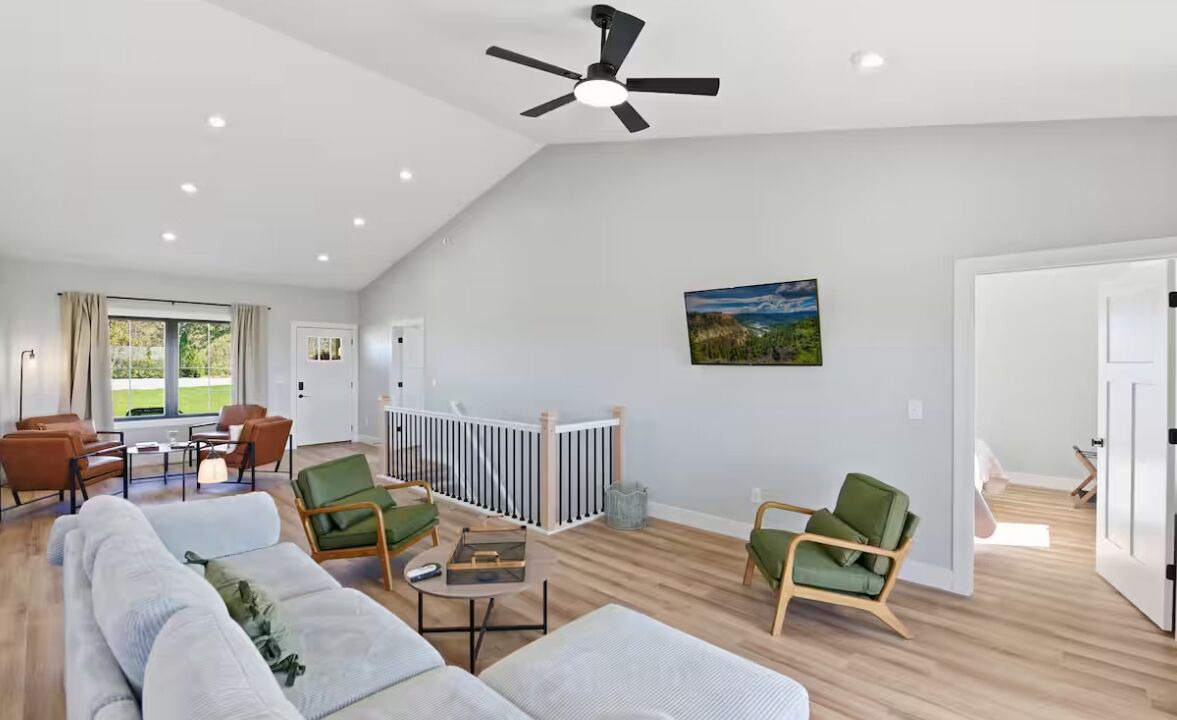 Photo of Livingroom in Jonesville