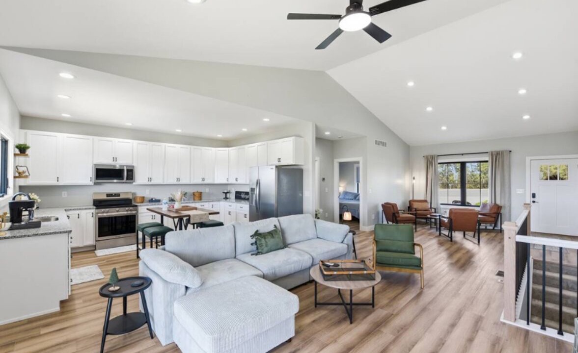 Photo of Livingroom in Jonesville