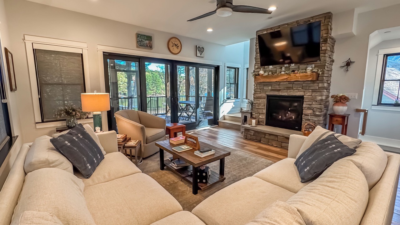 Photo of Livingroom in North Glade Hills