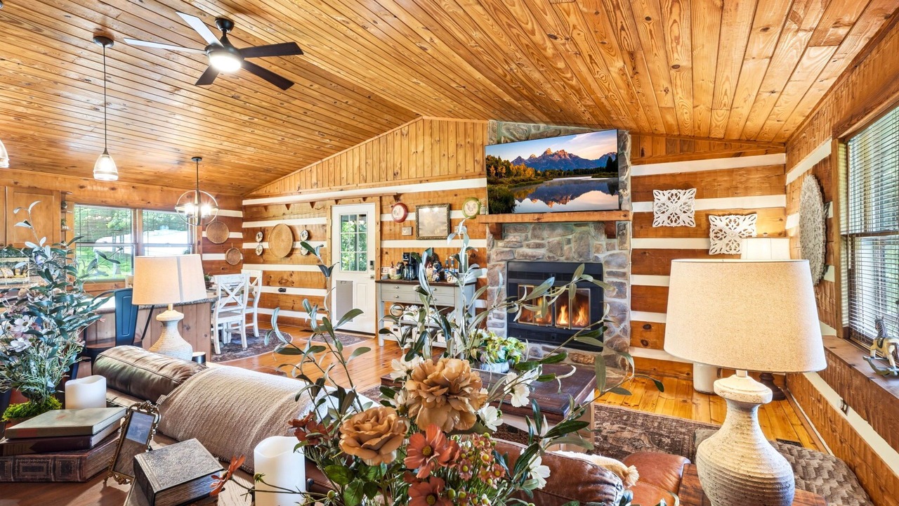 Photo of Livingroom in Piney Flats