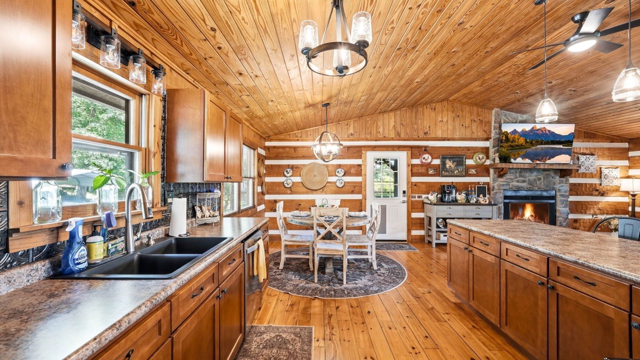 Photo of Livingroom in Piney Flats