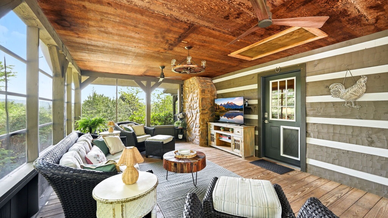 Photo of Livingroom in Piney Flats