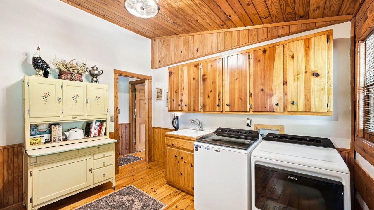 Photo of Bedroom in Piney Flats
