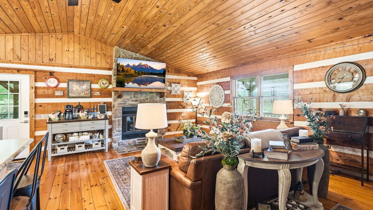 Photo of Livingroom in Piney Flats
