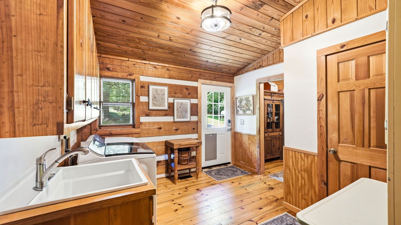 Photo of Bedroom in Piney Flats