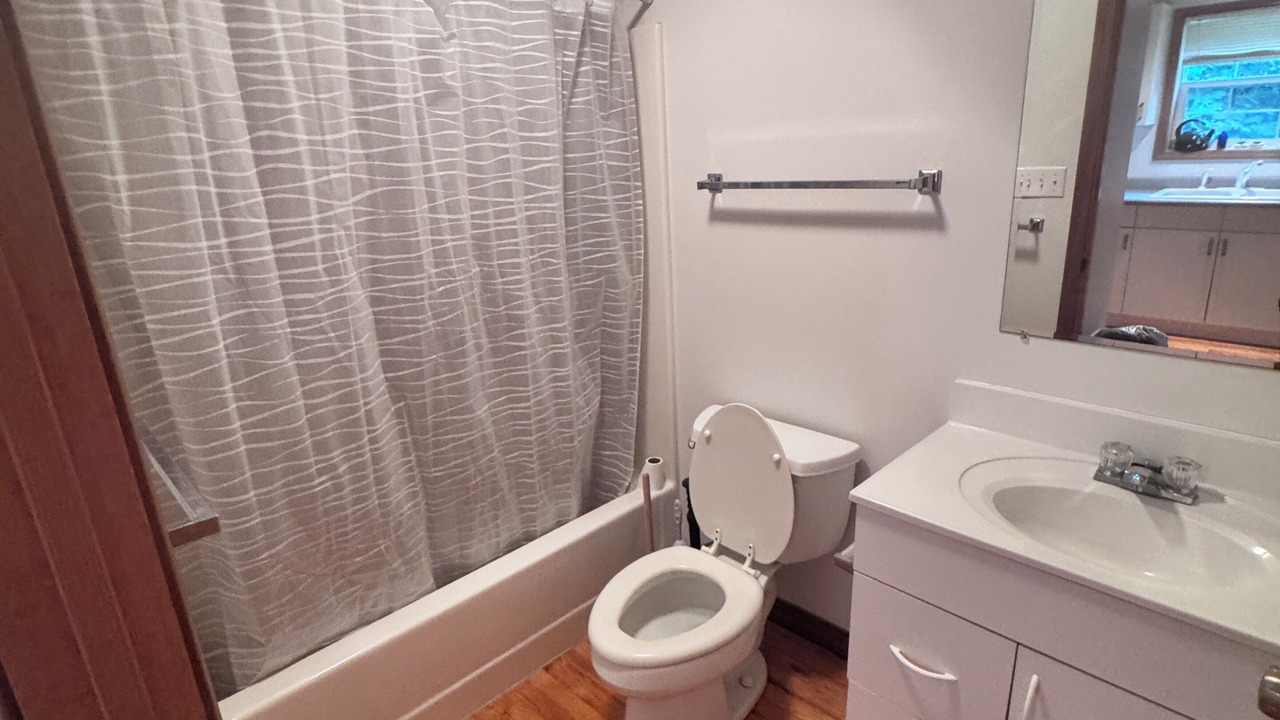 Photo of Bathroom in Carpenter
