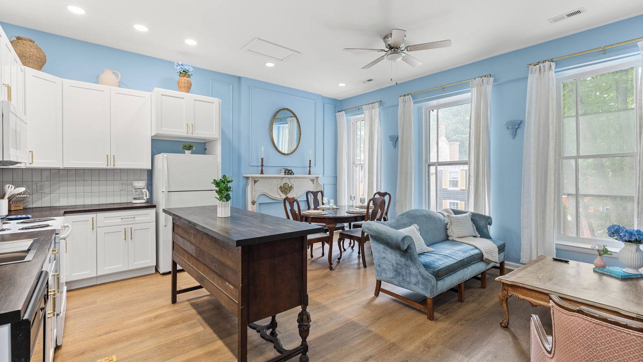 Photo of Livingroom in Downtown