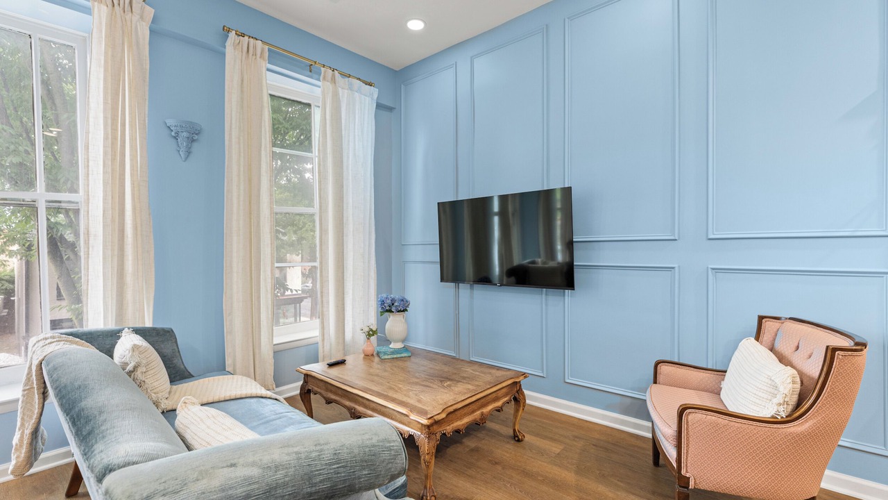 Photo of Livingroom in Downtown