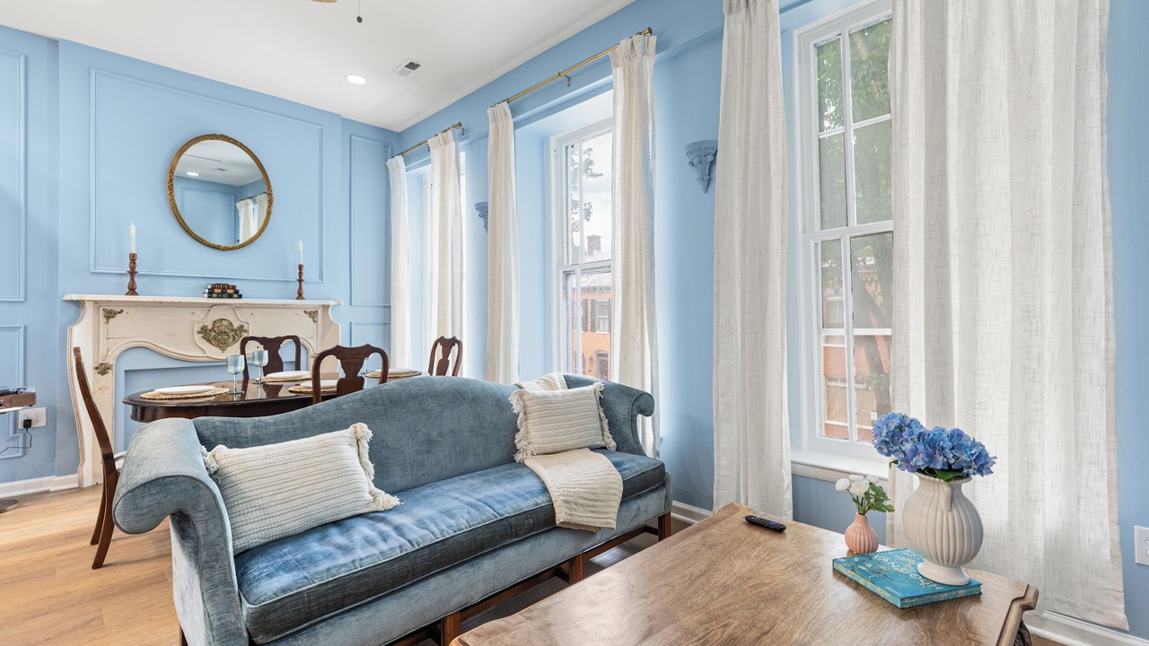 Photo of Livingroom in Downtown