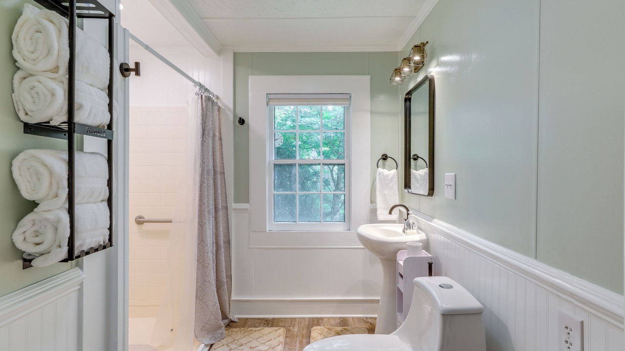 Photo of Bathroom in Newland
