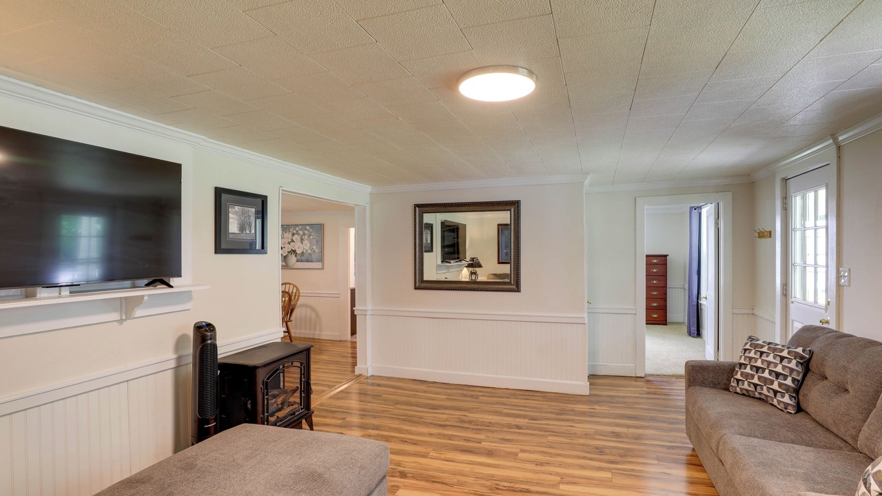 Photo of Livingroom in West Jefferson