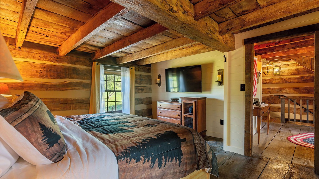 Photo of Bedroom in Fort Loudon