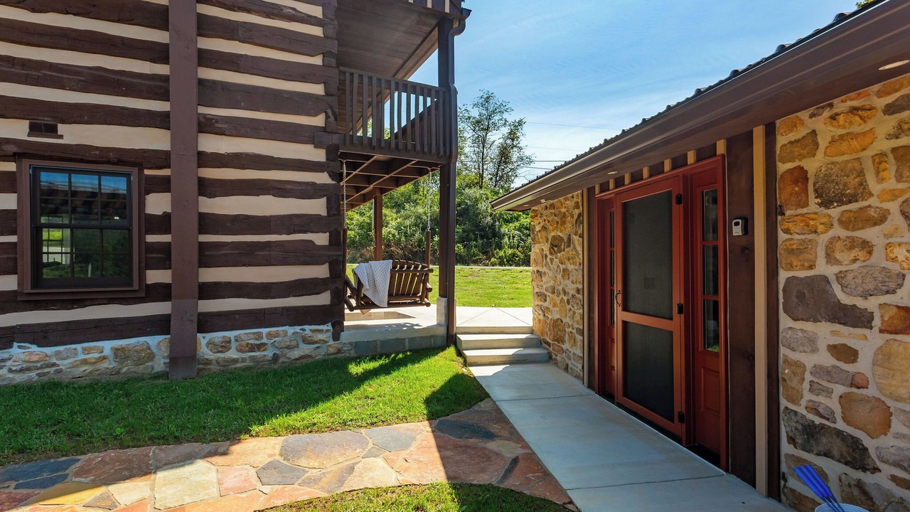 Photo of Patio Balcony in Fort Loudon