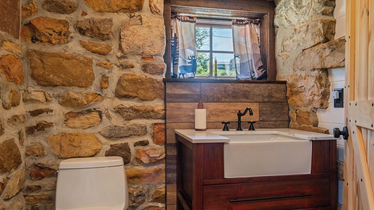 Photo of Bathroom in Fort Loudon