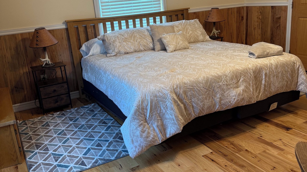 Photo of Bedroom in Frenchburg