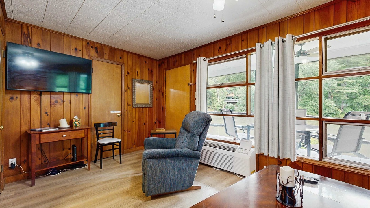 Photo of Livingroom in Flat Rock