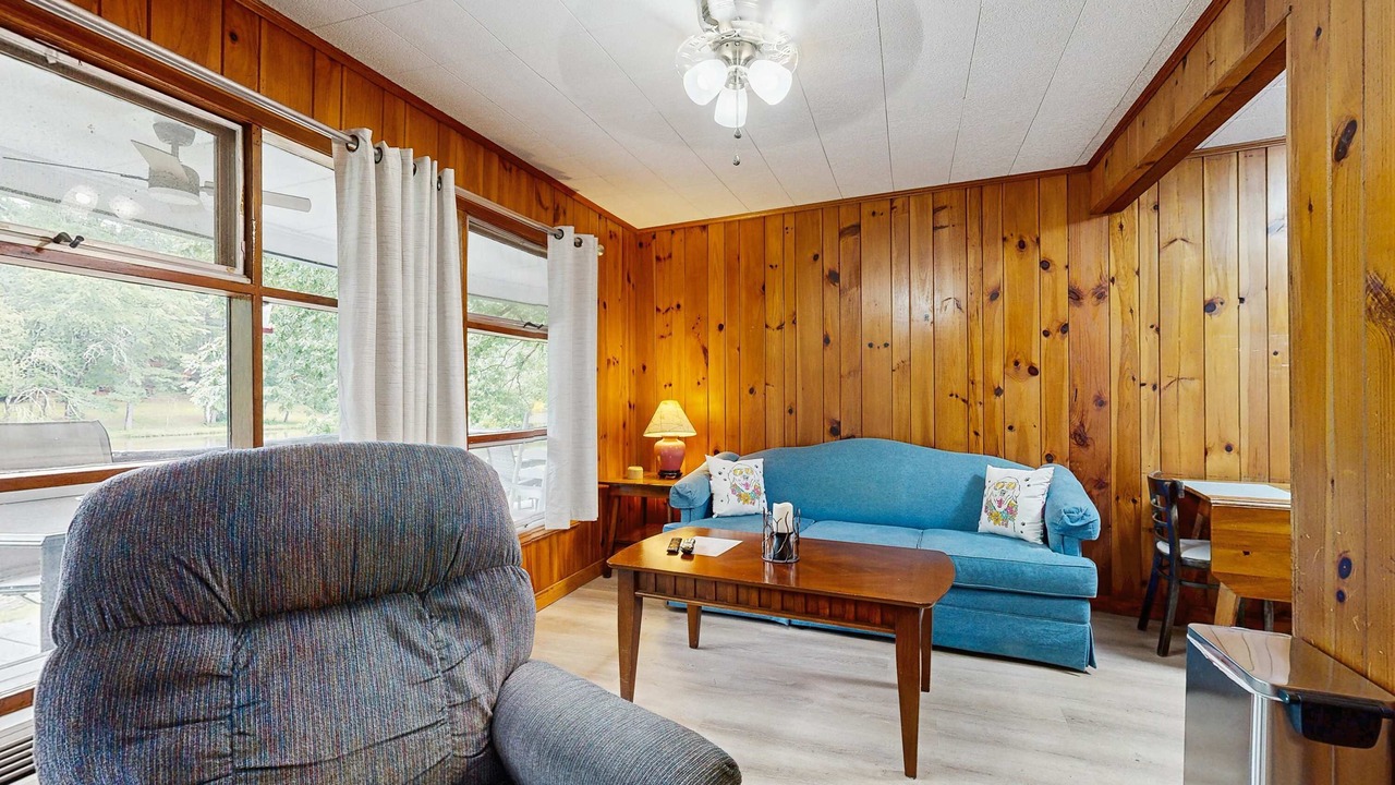 Photo of Livingroom in Flat Rock