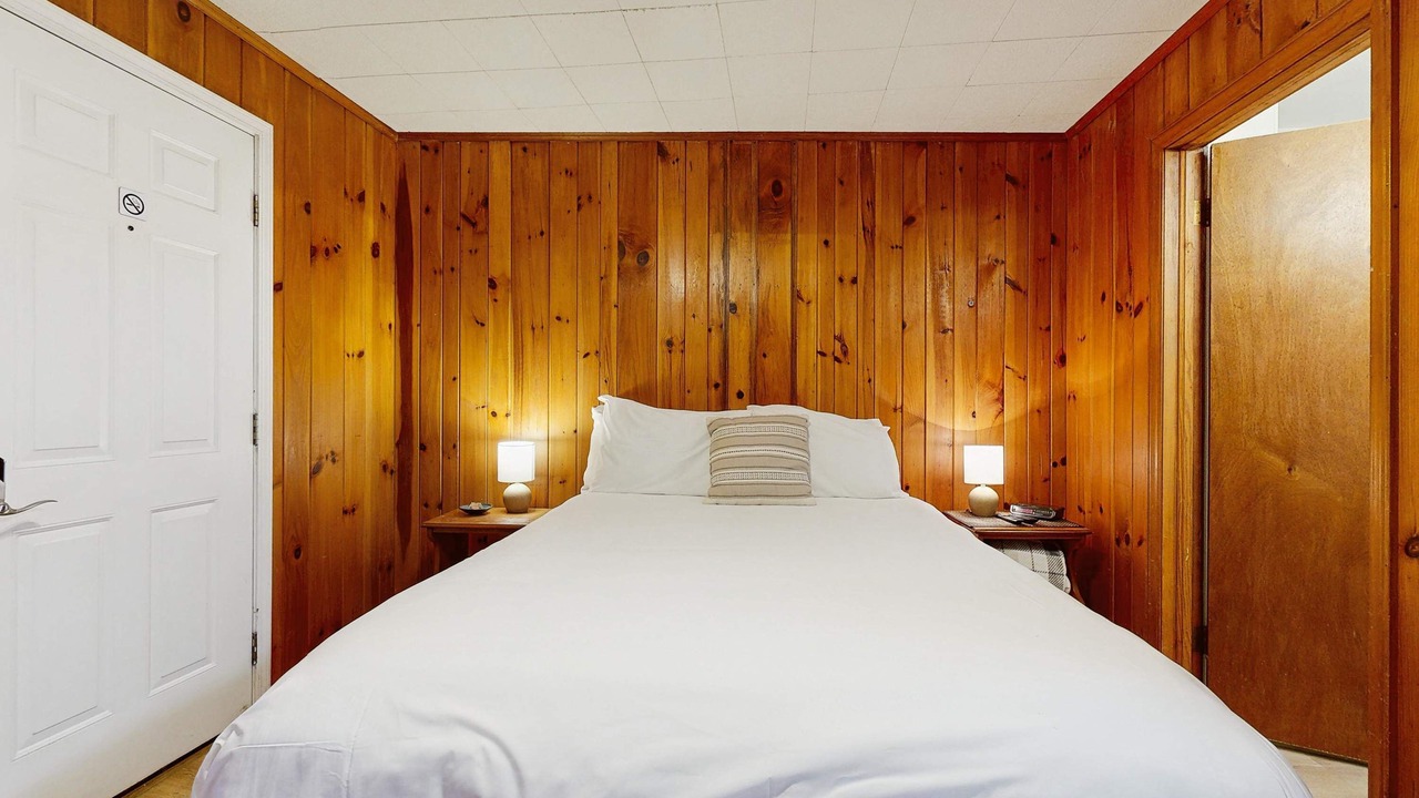 Photo of Bedroom in Flat Rock