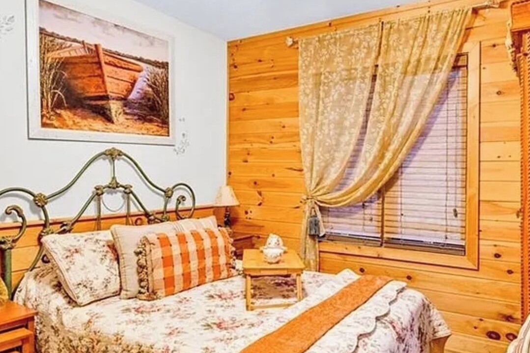 Photo of Bedroom in Piney Creek