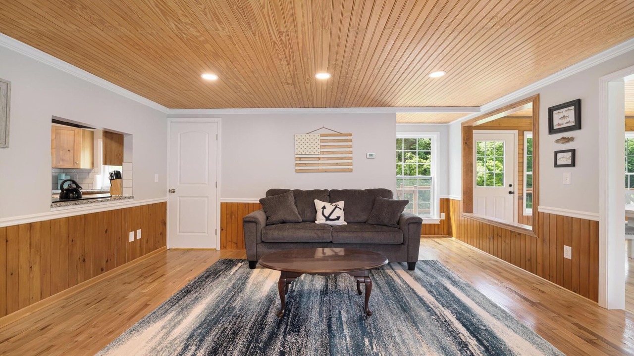 Photo of Bedroom in Piney Flats