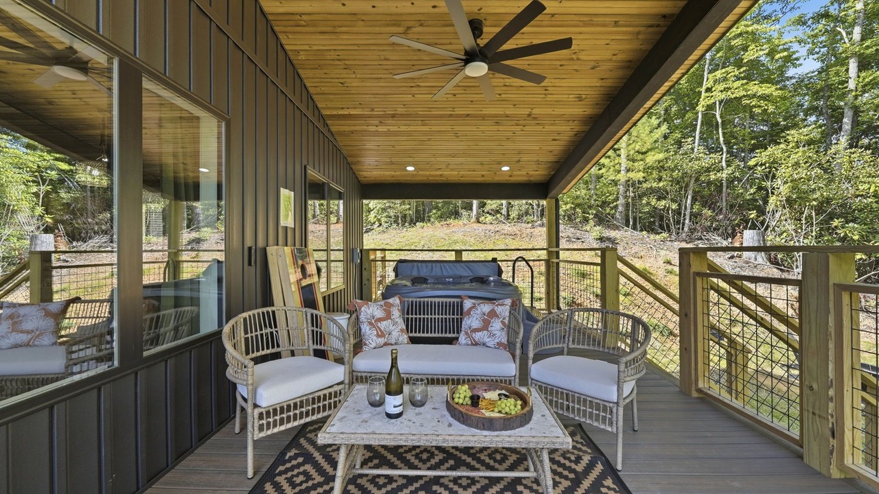 Photo of Patio Balcony in Elizabethton