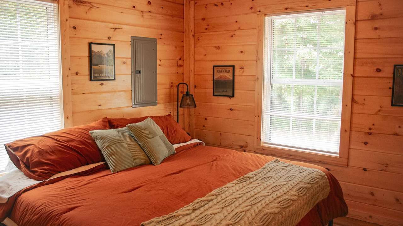 Photo of Bedroom in Clay City