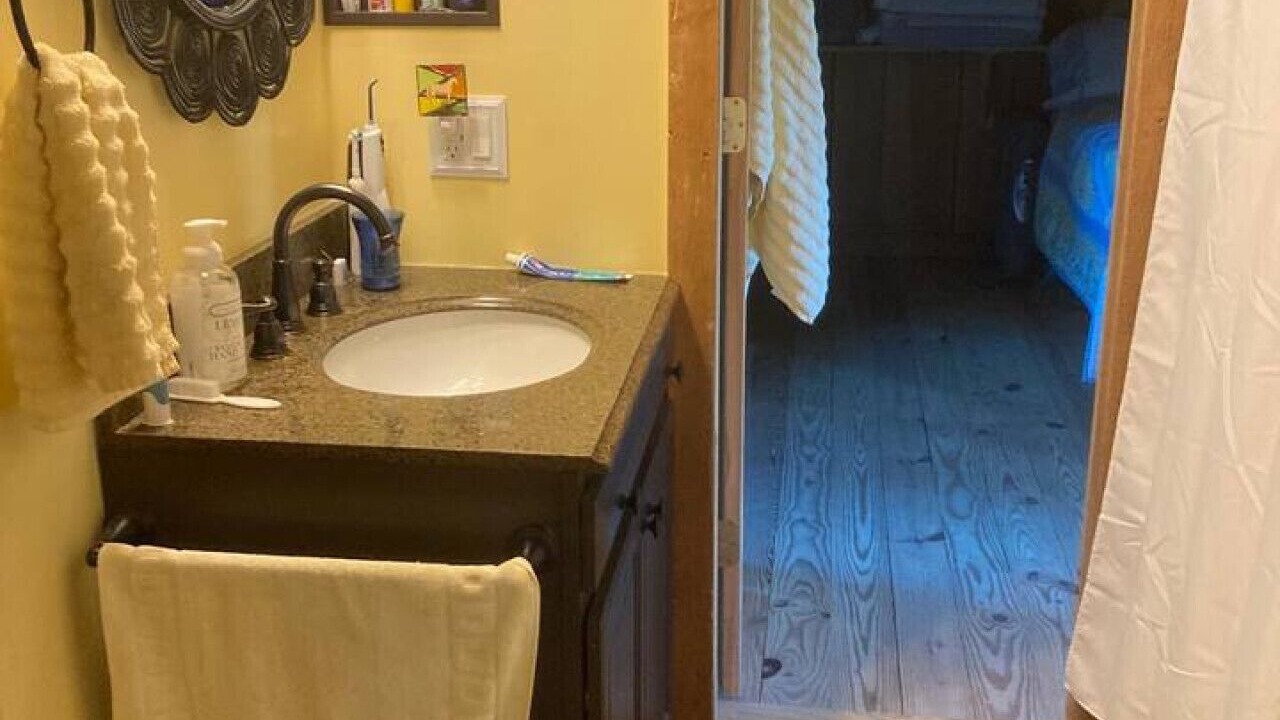 Photo of Bathroom in Mouth of Wilson