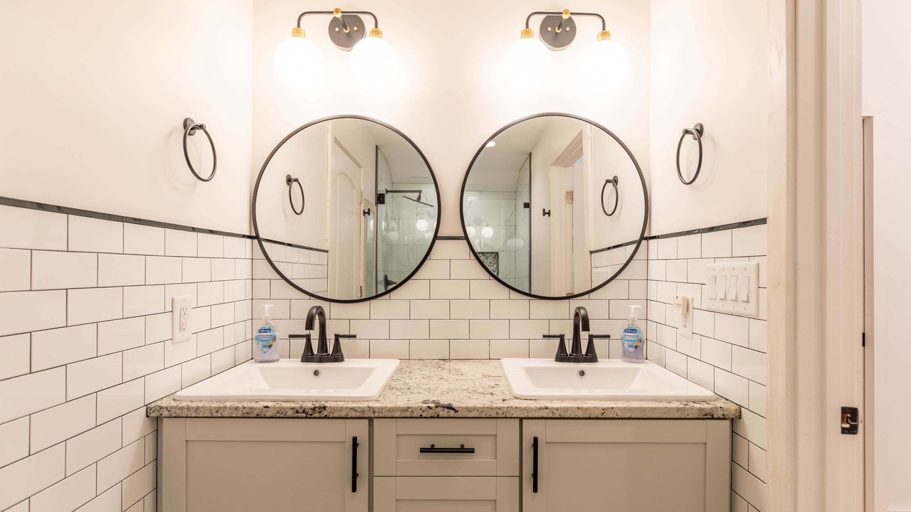Photo of Bathroom in Newland