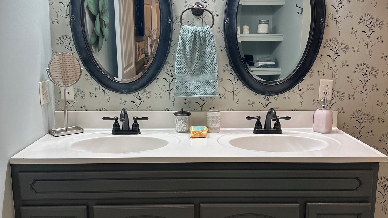 Photo of Bathroom in Crown City