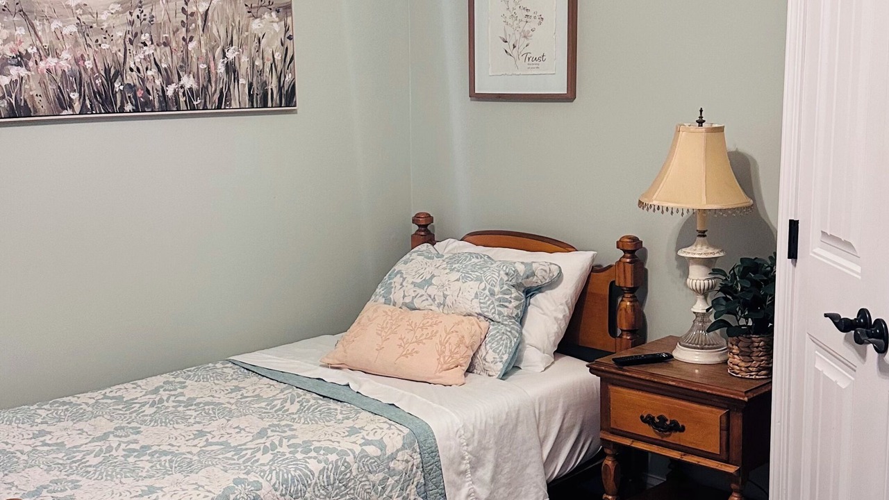 Photo of Bedroom in Crown City