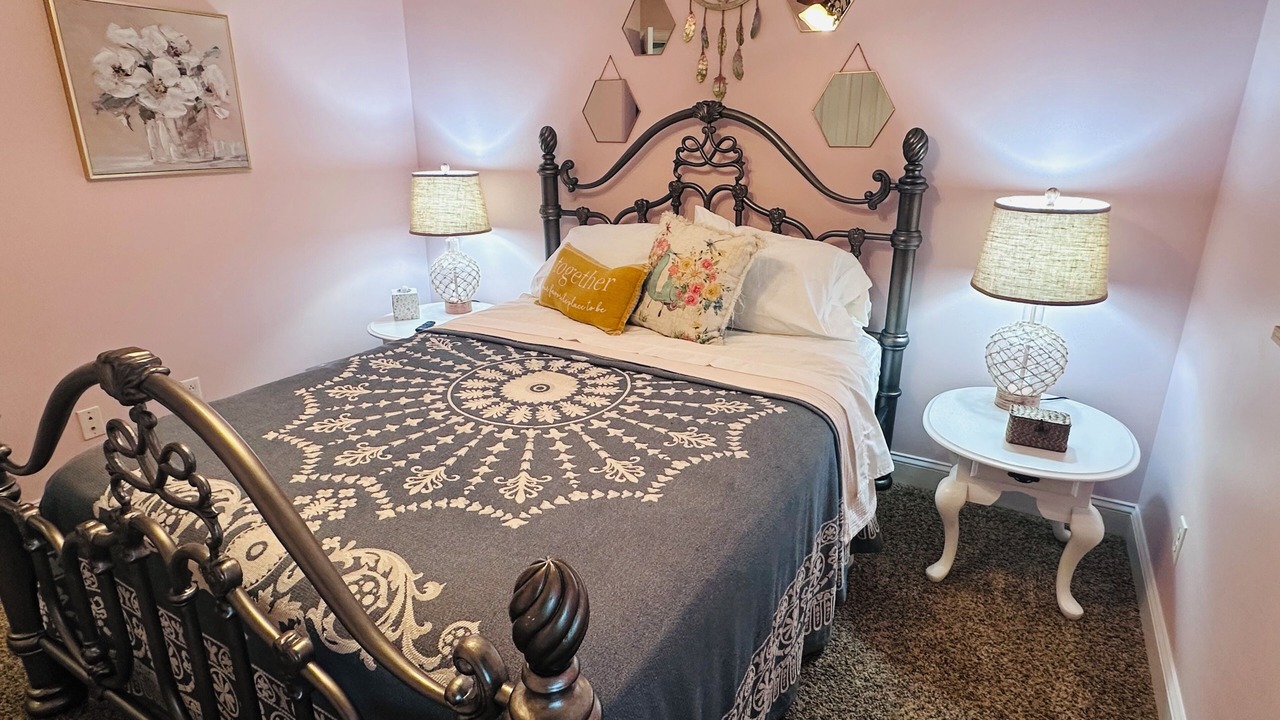 Photo of Bedroom in Crown City