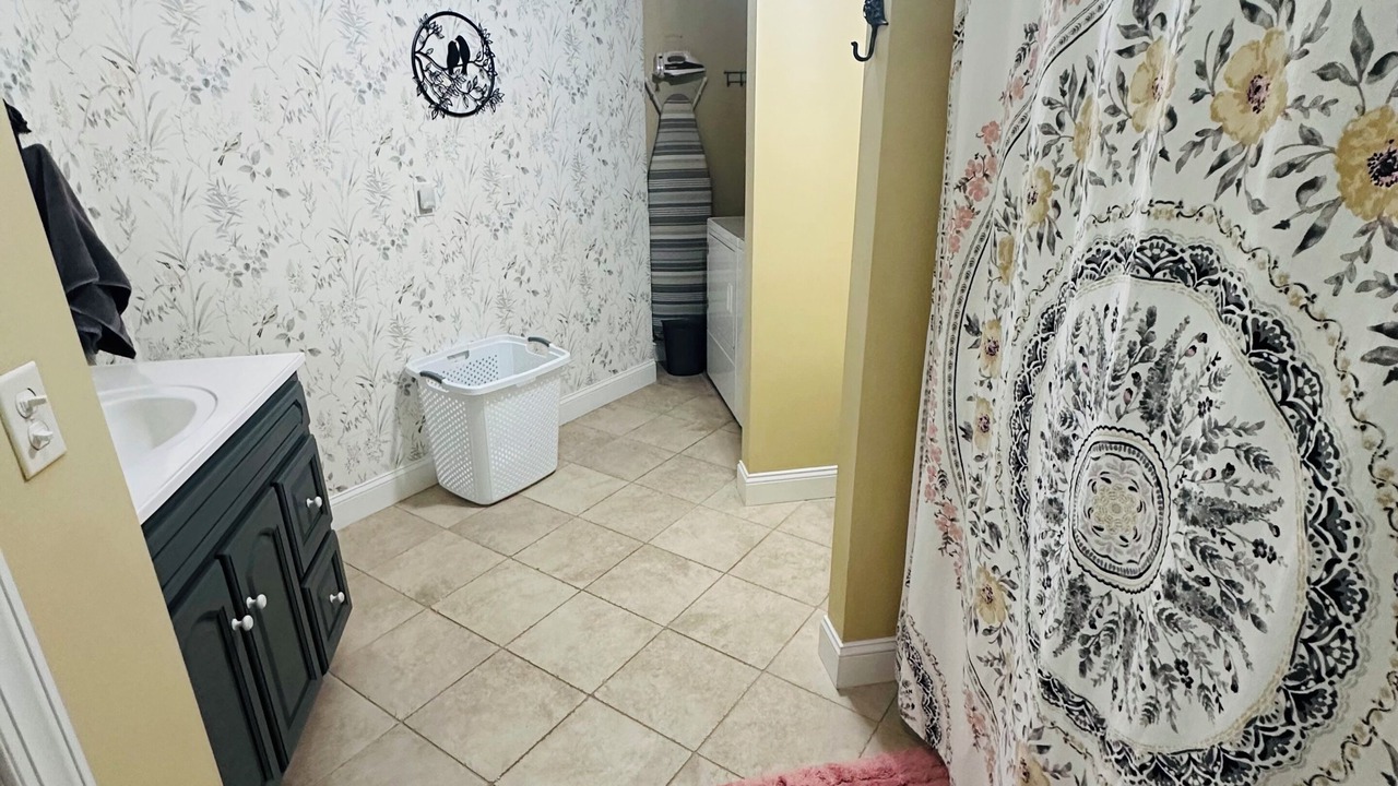 Photo of Bathroom in Crown City
