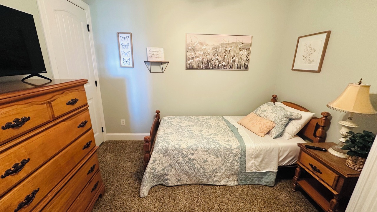 Photo of Bedroom in Crown City